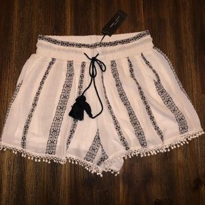 NWT black & white flowy shorts!